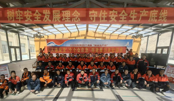 合影-600.jpg